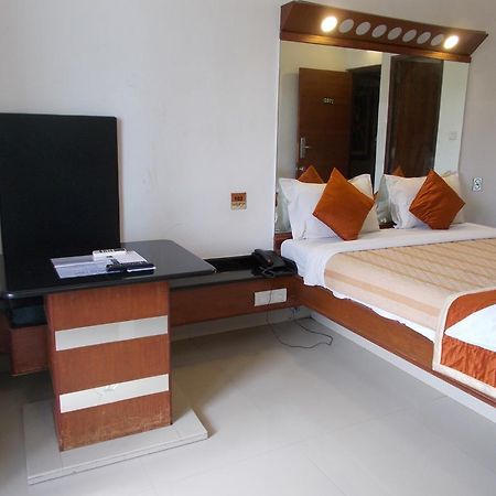 Lotus Comfort - A Pondy Hotel Puduččéri Exteriér fotografie