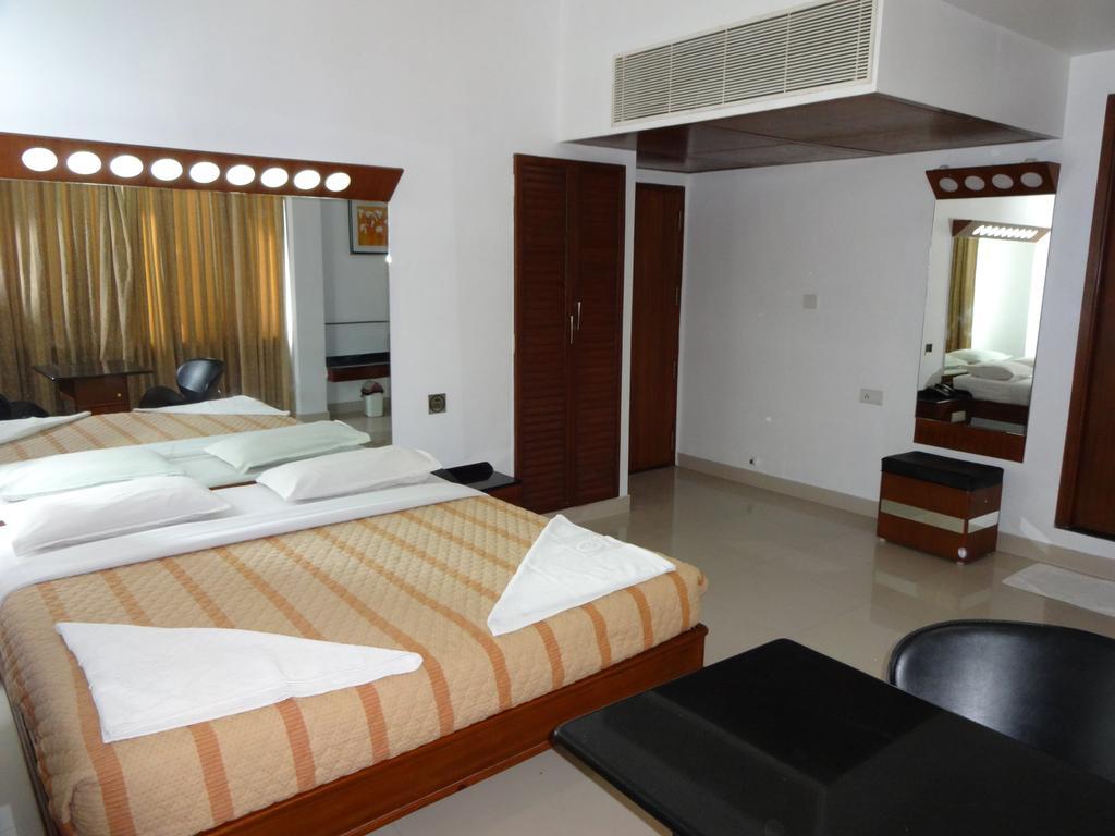 Lotus Comfort - A Pondy Hotel Puduččéri Exteriér fotografie
