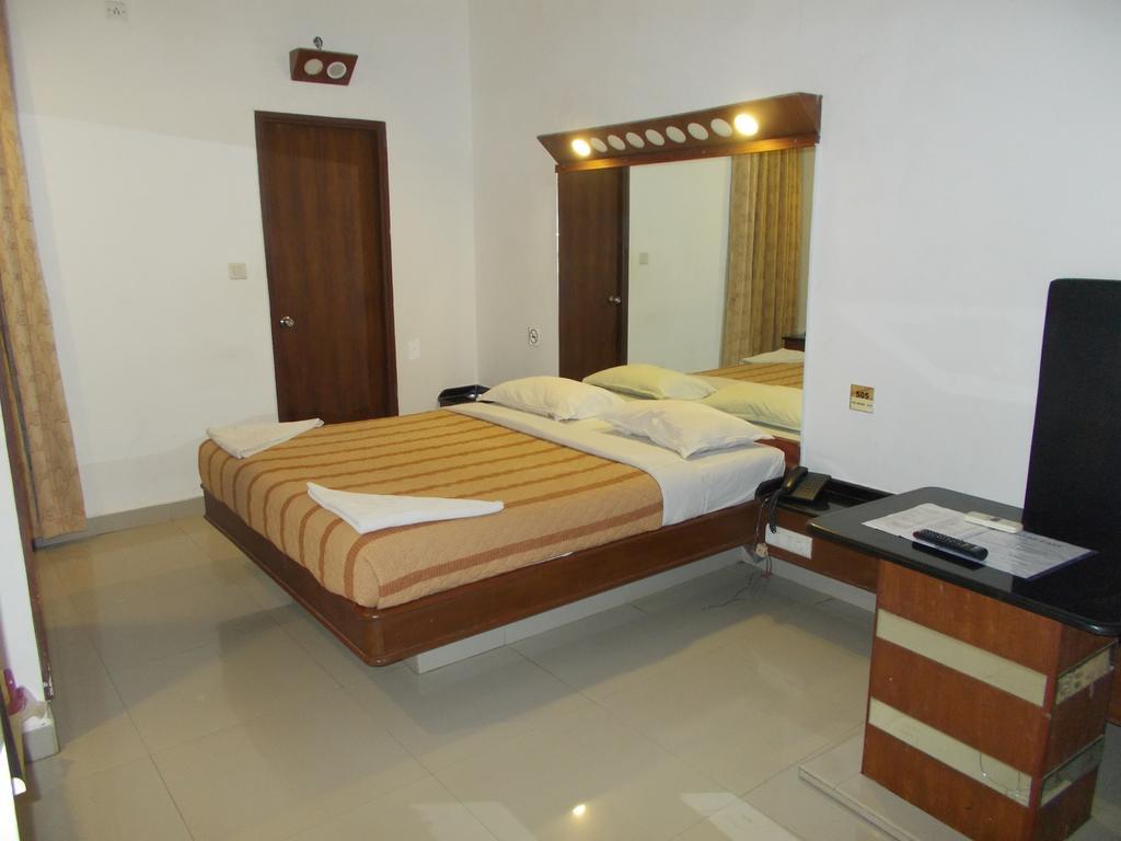 Lotus Comfort - A Pondy Hotel Puduččéri Exteriér fotografie
