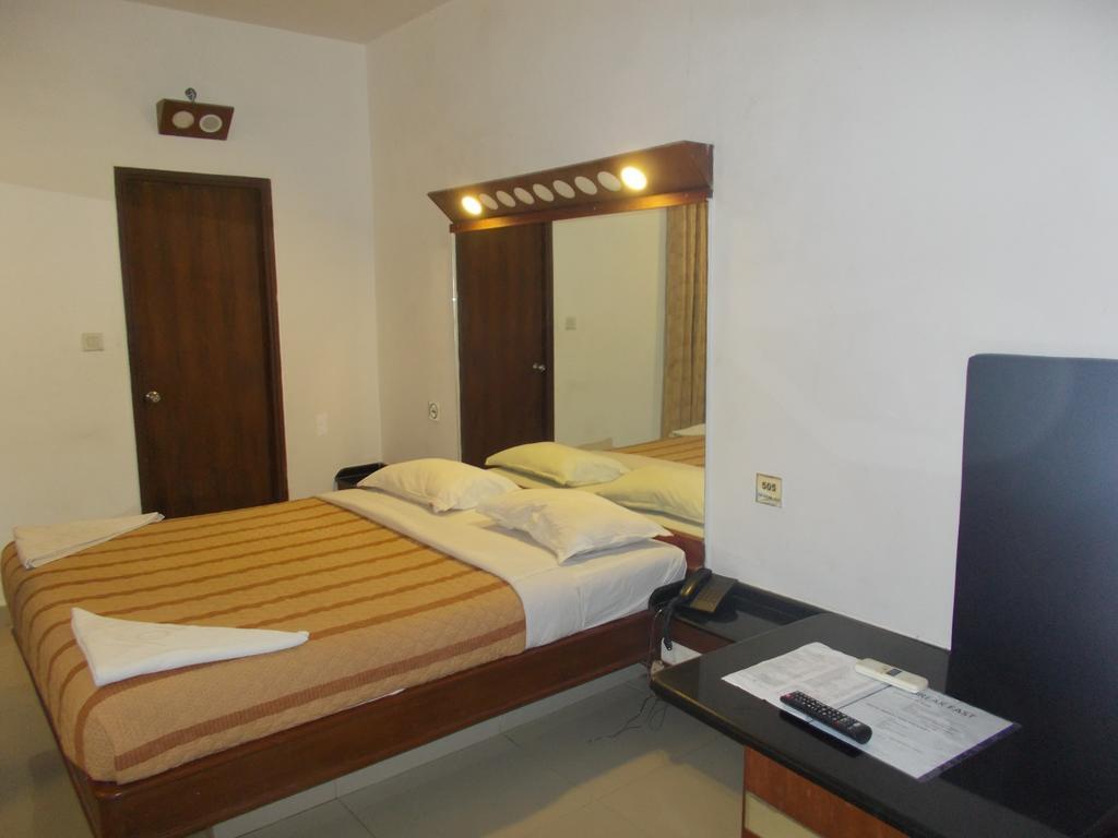 Lotus Comfort - A Pondy Hotel Puduččéri Exteriér fotografie